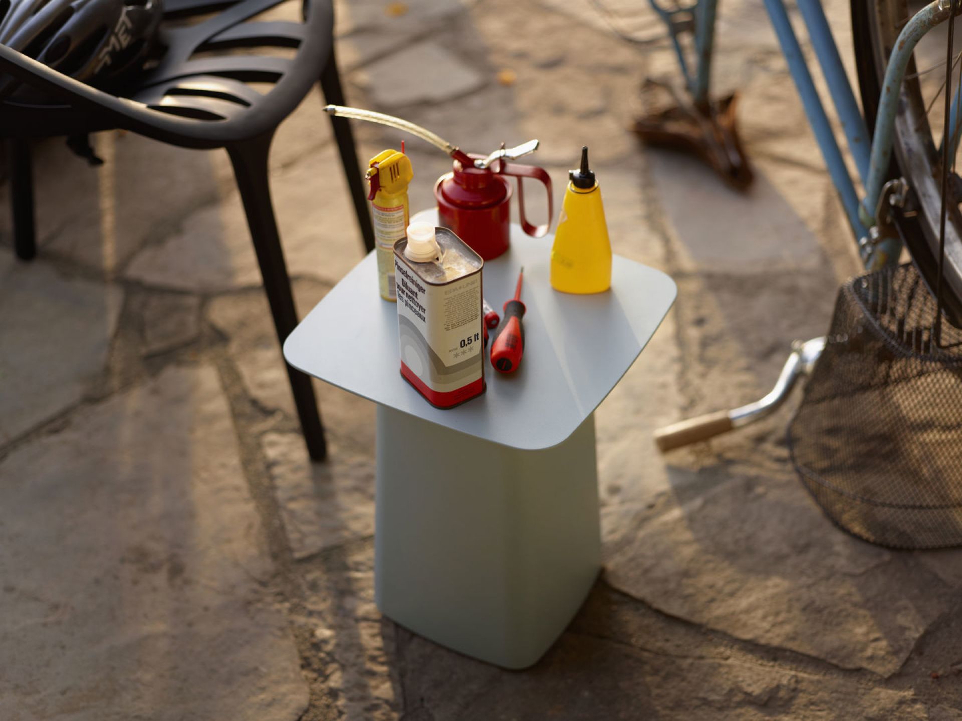 Metal Side Table Table d'appoint Grand Vitra
