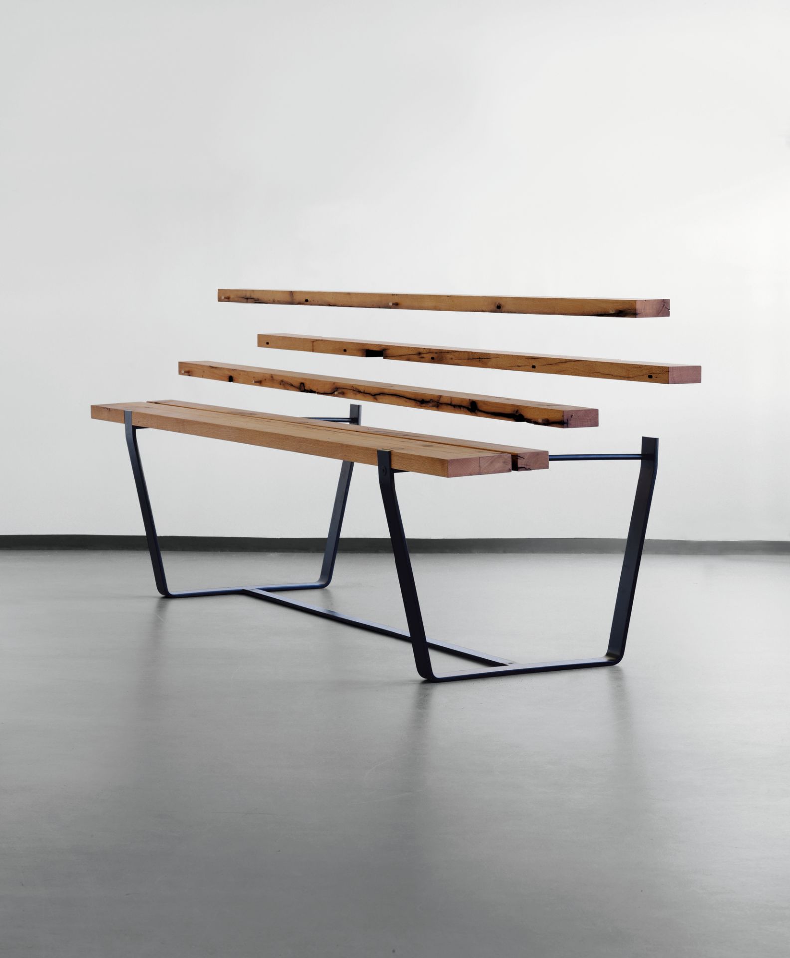 BB 11 Clamp table chêne Janua