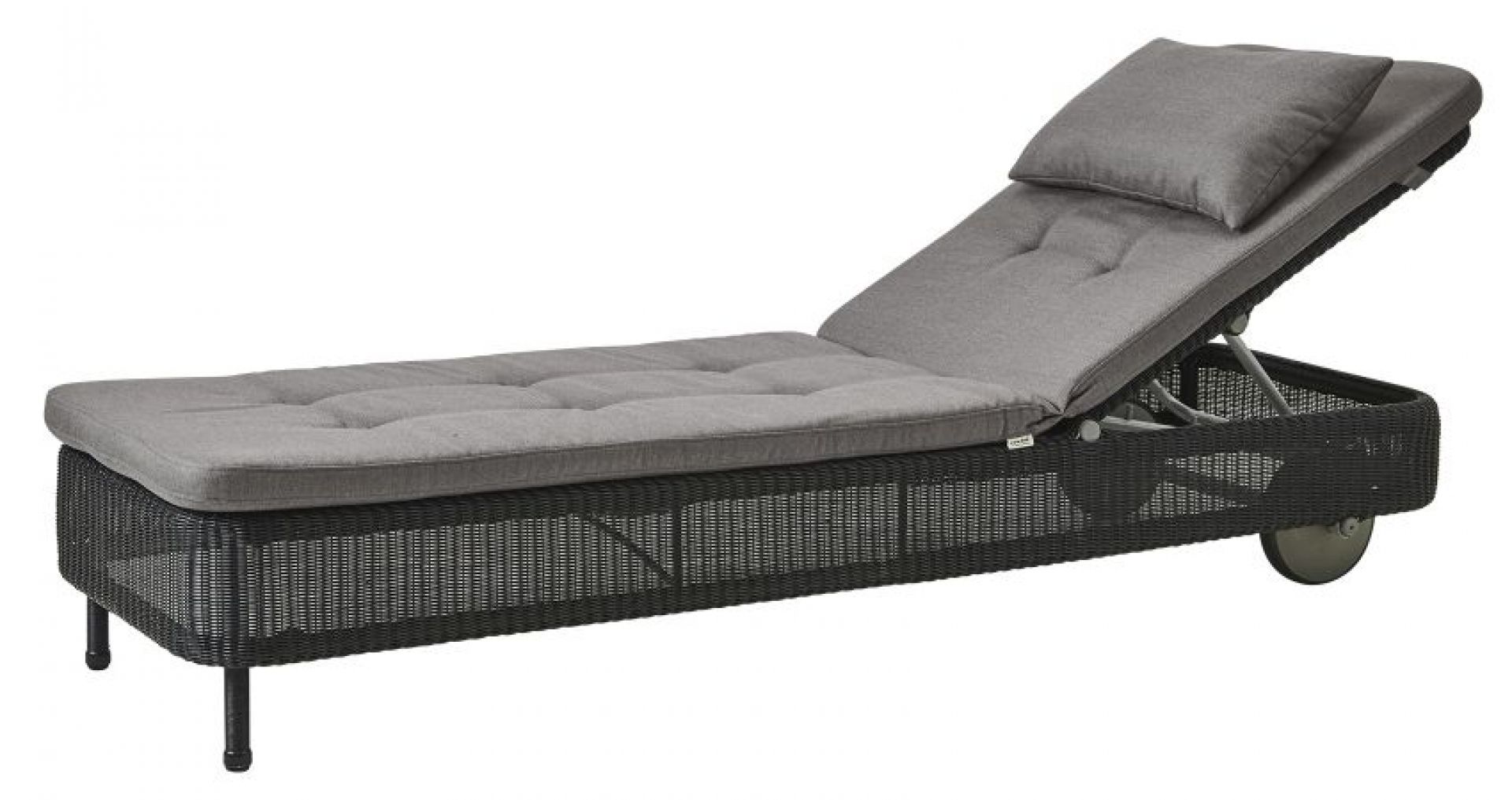 Presley Sonnenliege mit taupefarbenem Outdoor Kissen von Cane-Line, ideal für Garten und Terrasse.