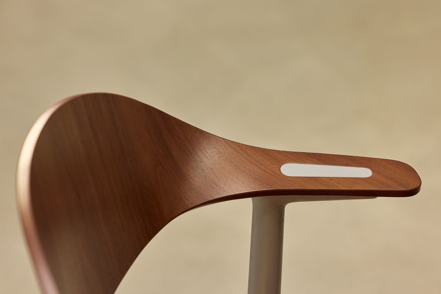 Mynt High Chaise pivotante de bureau assise et dossier en contreplaqué Vitra