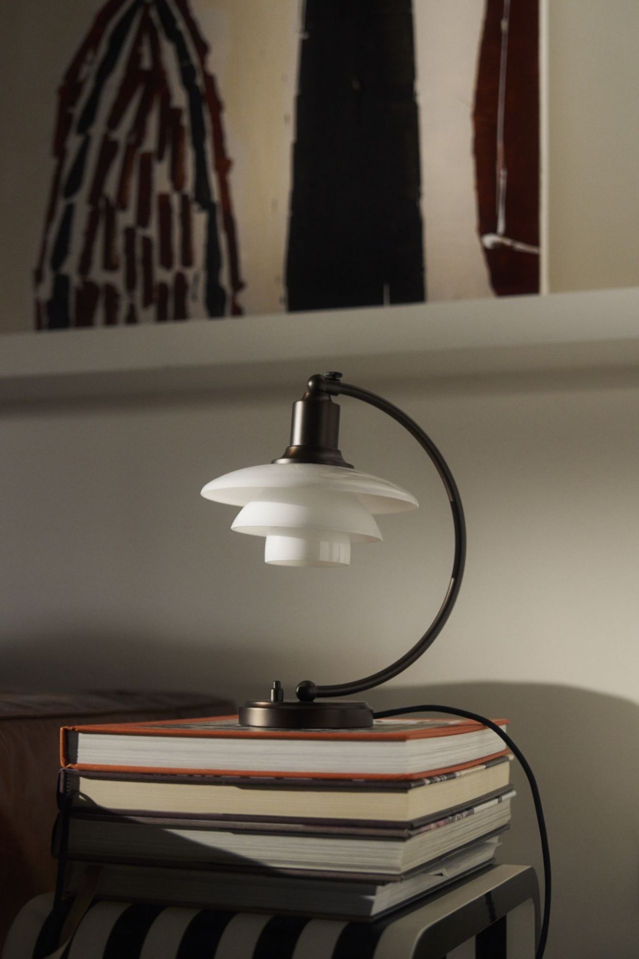 PH 2/2 Luna Aged Brass Opal Lampe de table Louis Poulsen