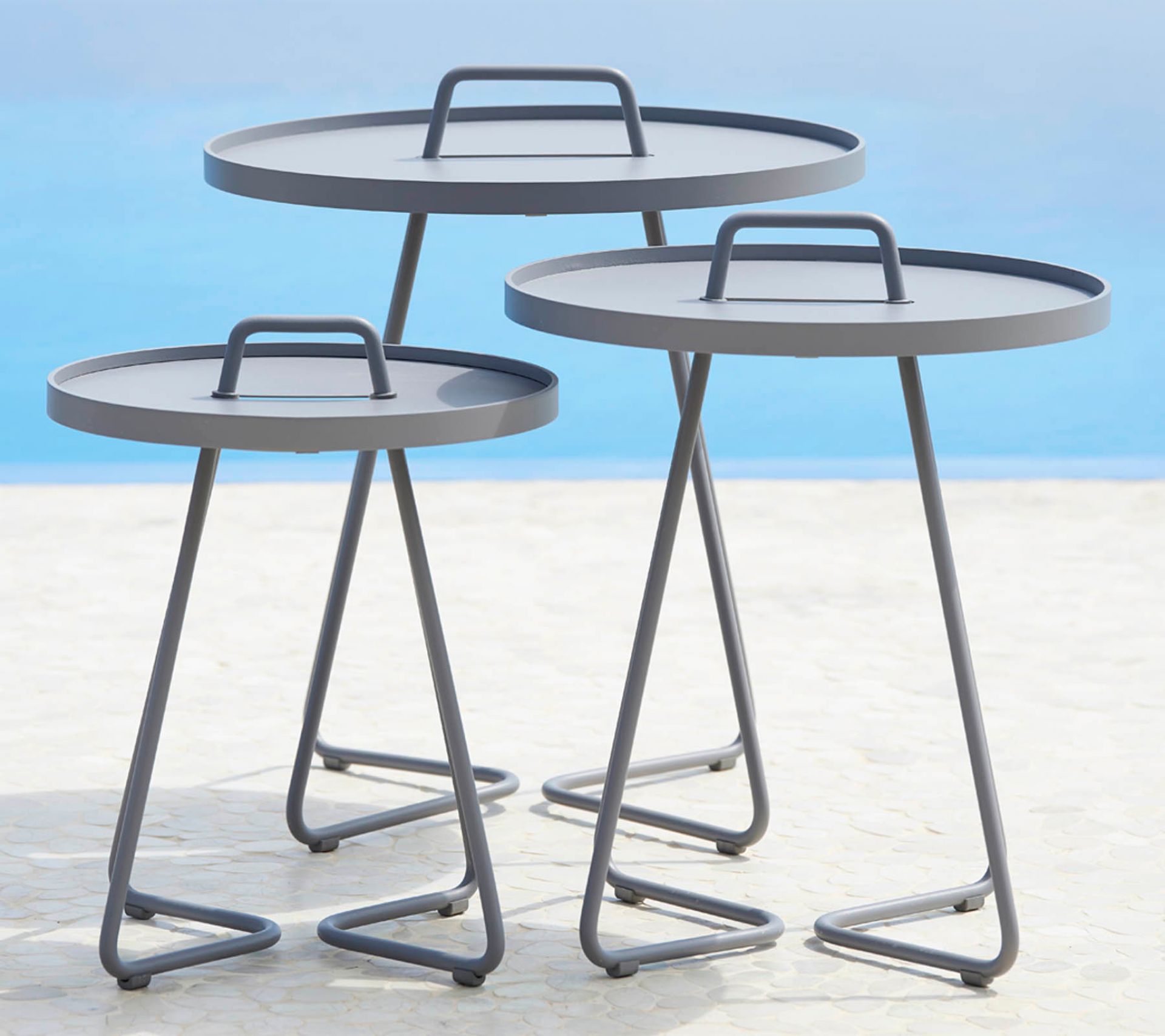 On-The-Move Outdoor table d'appoint très petite noir Cane-Line