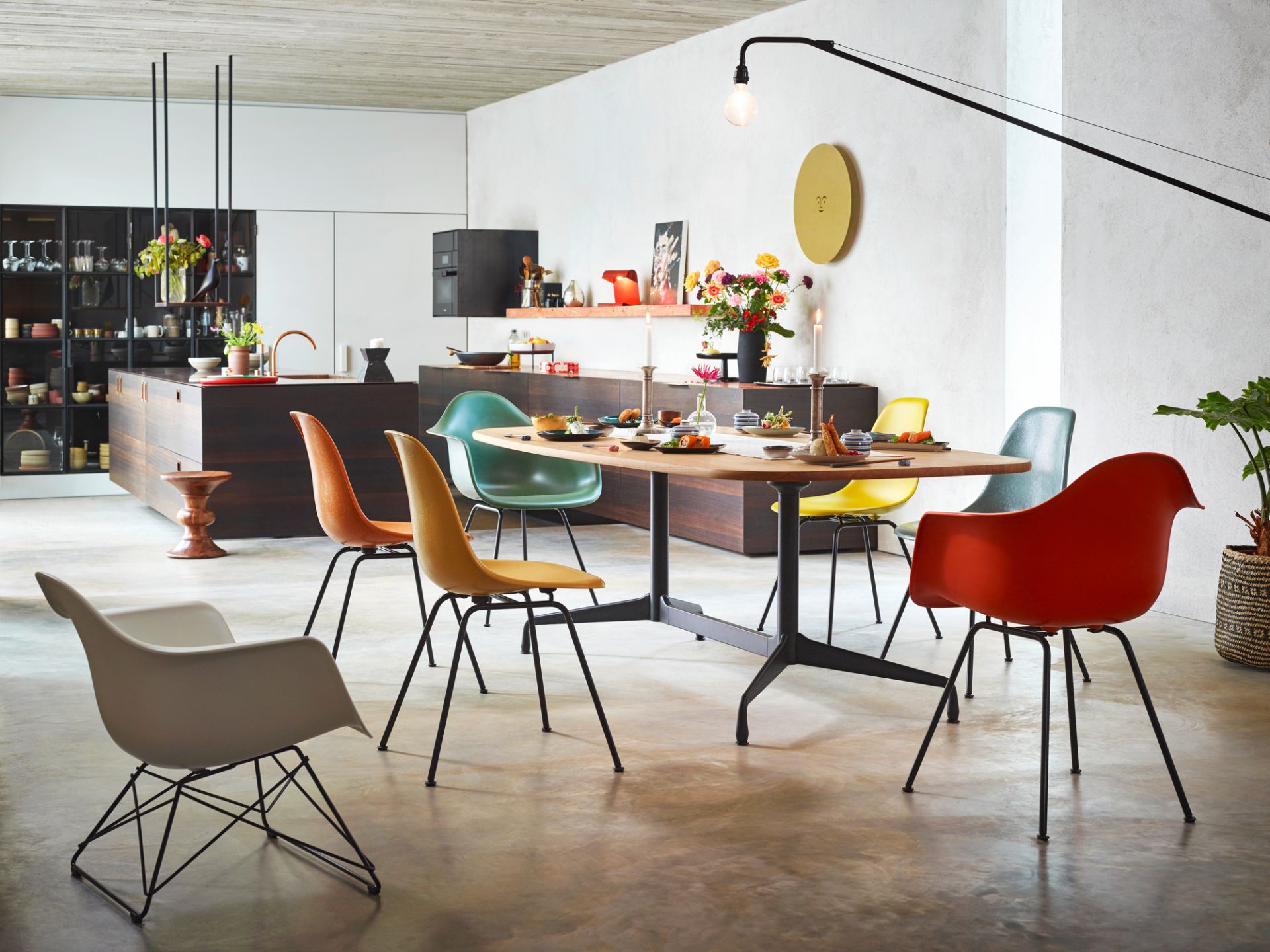 Eames Plastic Arm Chair LAR Chaise Vitra