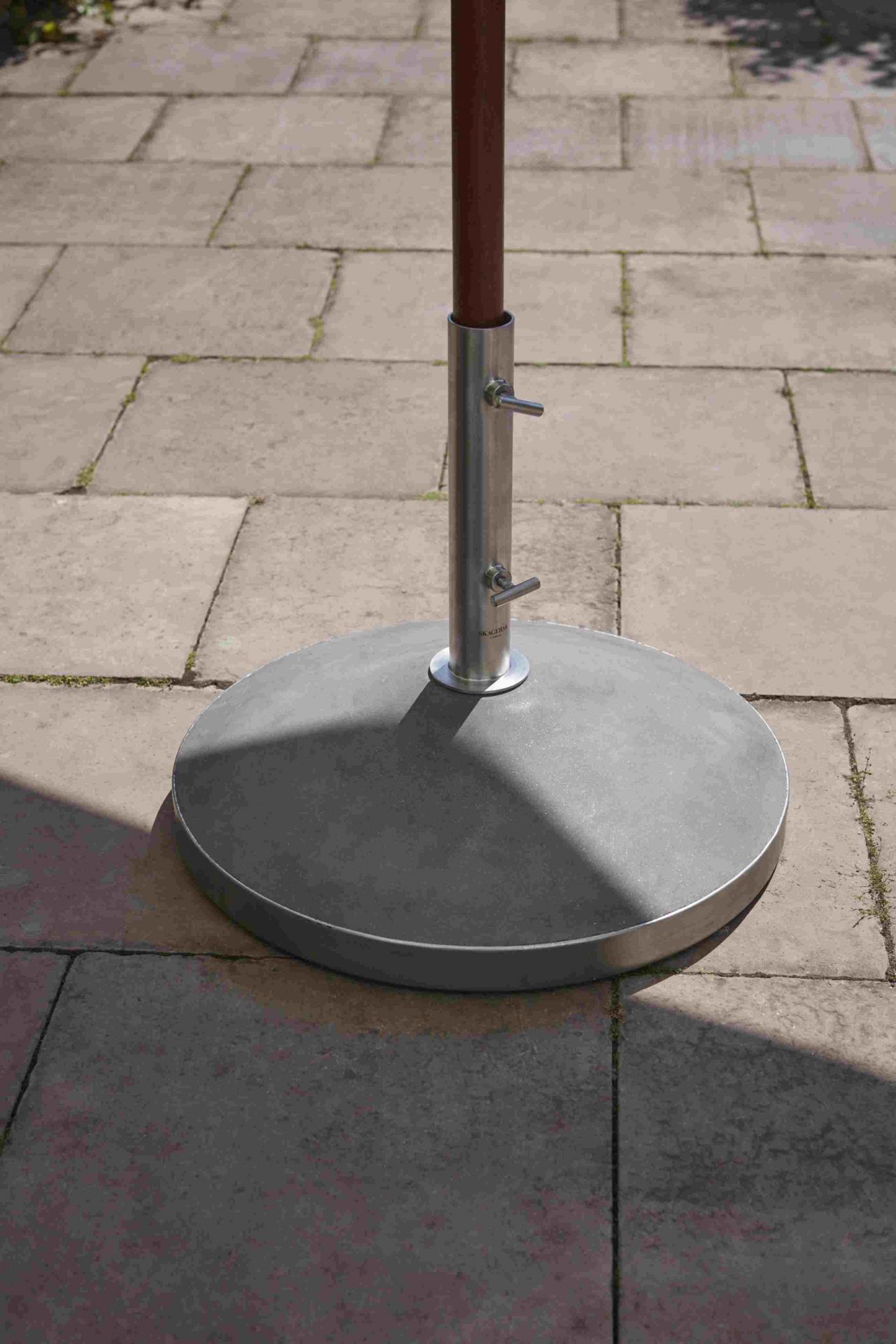 Capri Umbrella Foot Parasol pied Skagerak by Fritz Hansen