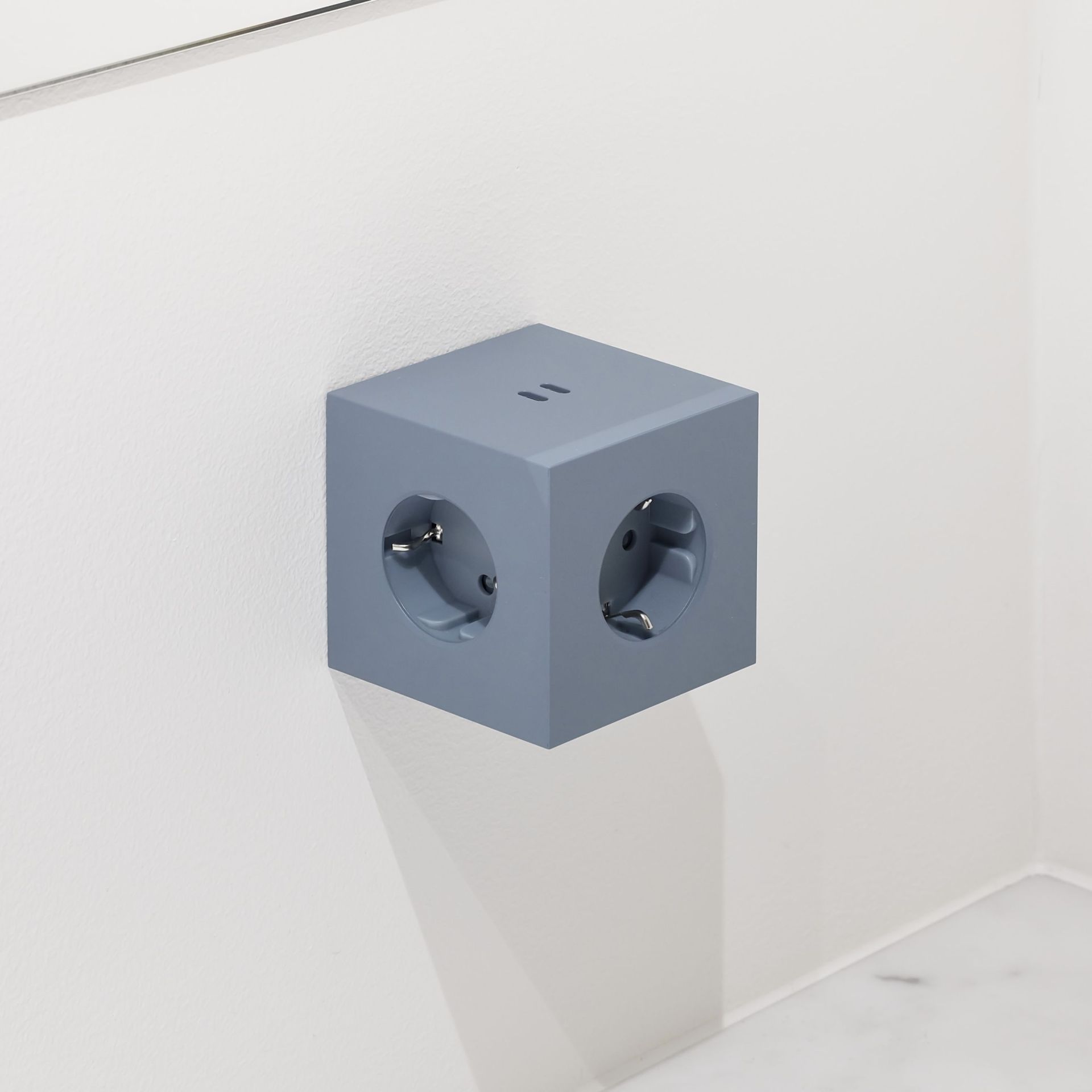 Square 2 - Avolt Cube de prises avec USB-C shark blue dfp Design 