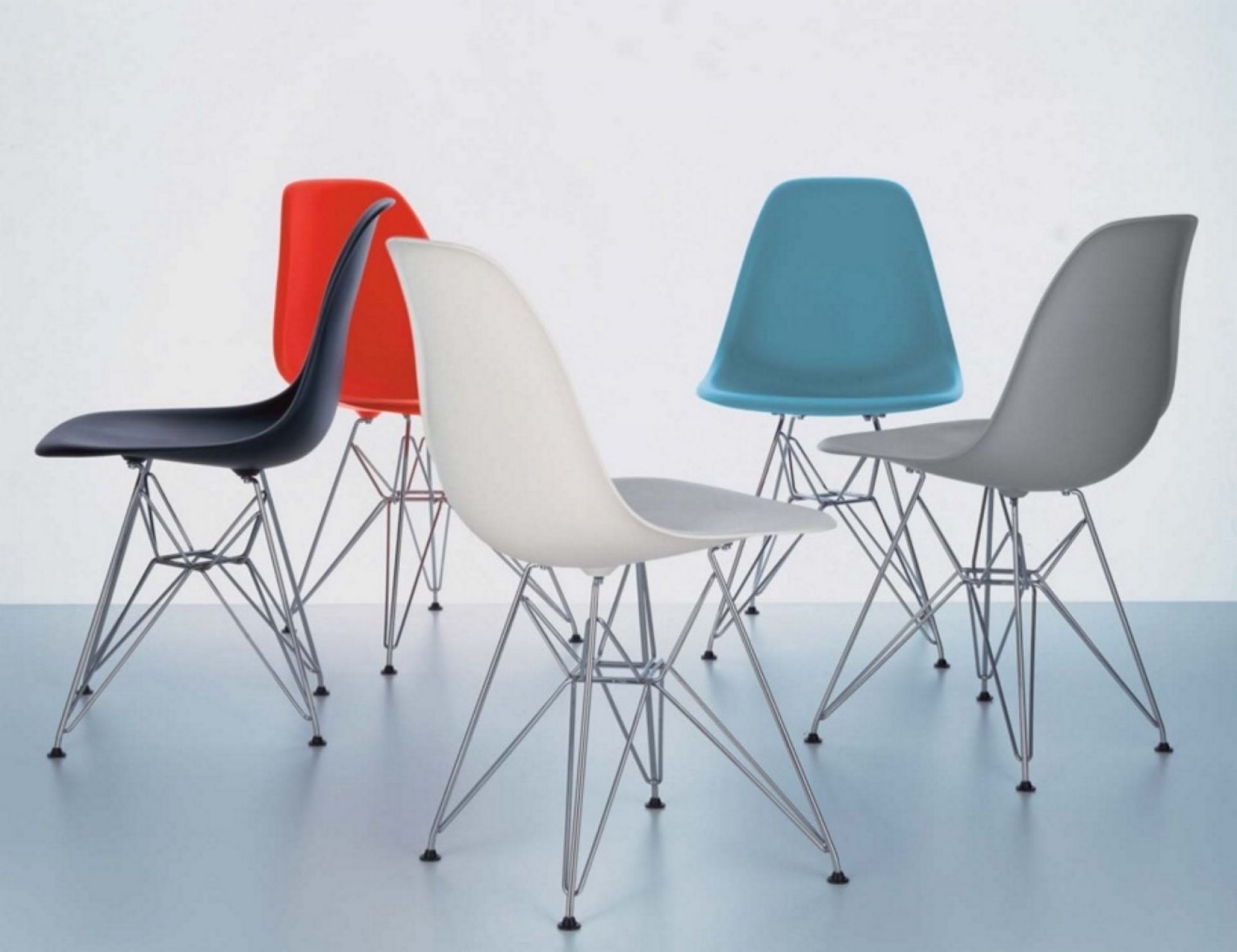 Eames Plastic Side Chair DSR Stuhl Vitra-Classic rot-Basic dark Eames Plastic Side Chair DSR Stuhl Vitra-Classic rot-Basic dark