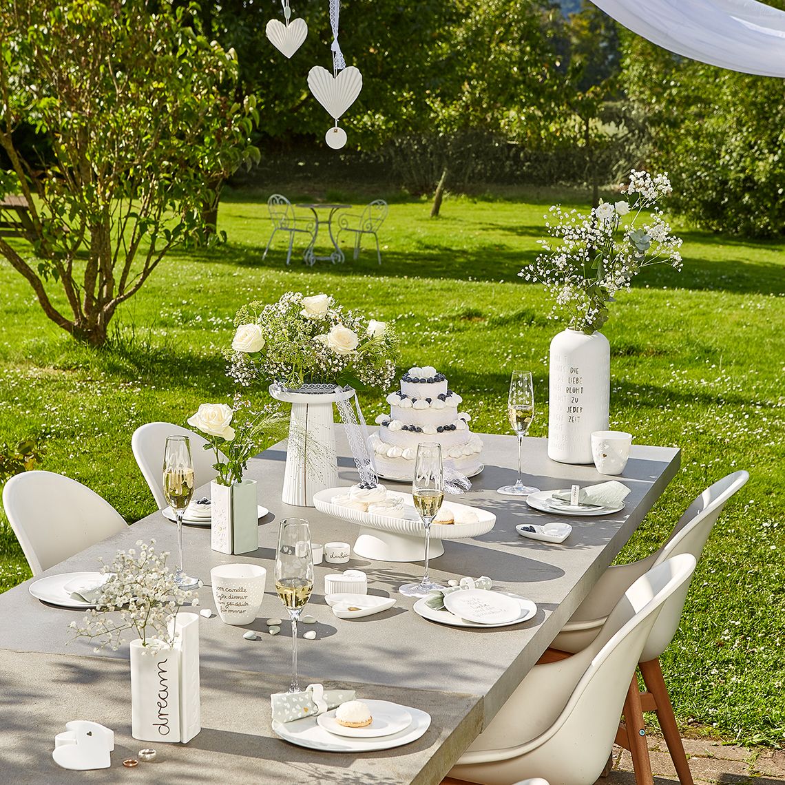 L'amour fleurit à tout moment" mariage vase roues 