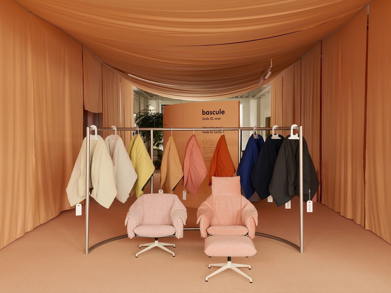 Bascule Fauteuil à dossier haut avec pouf Vitra