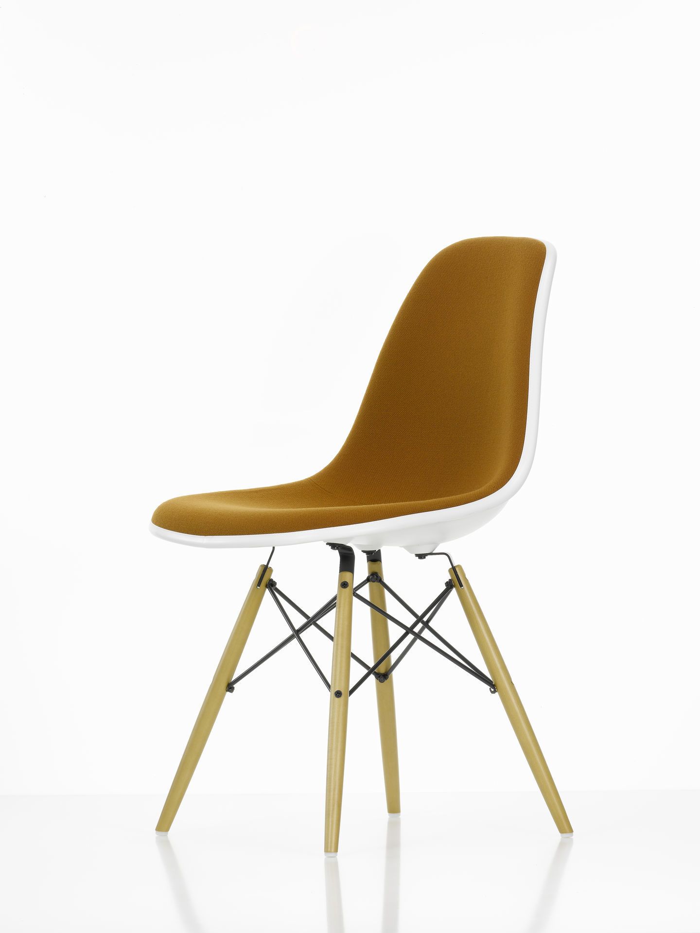 Eames Plastic Side Chair DSW chaise entièrement rembourrée Vitra