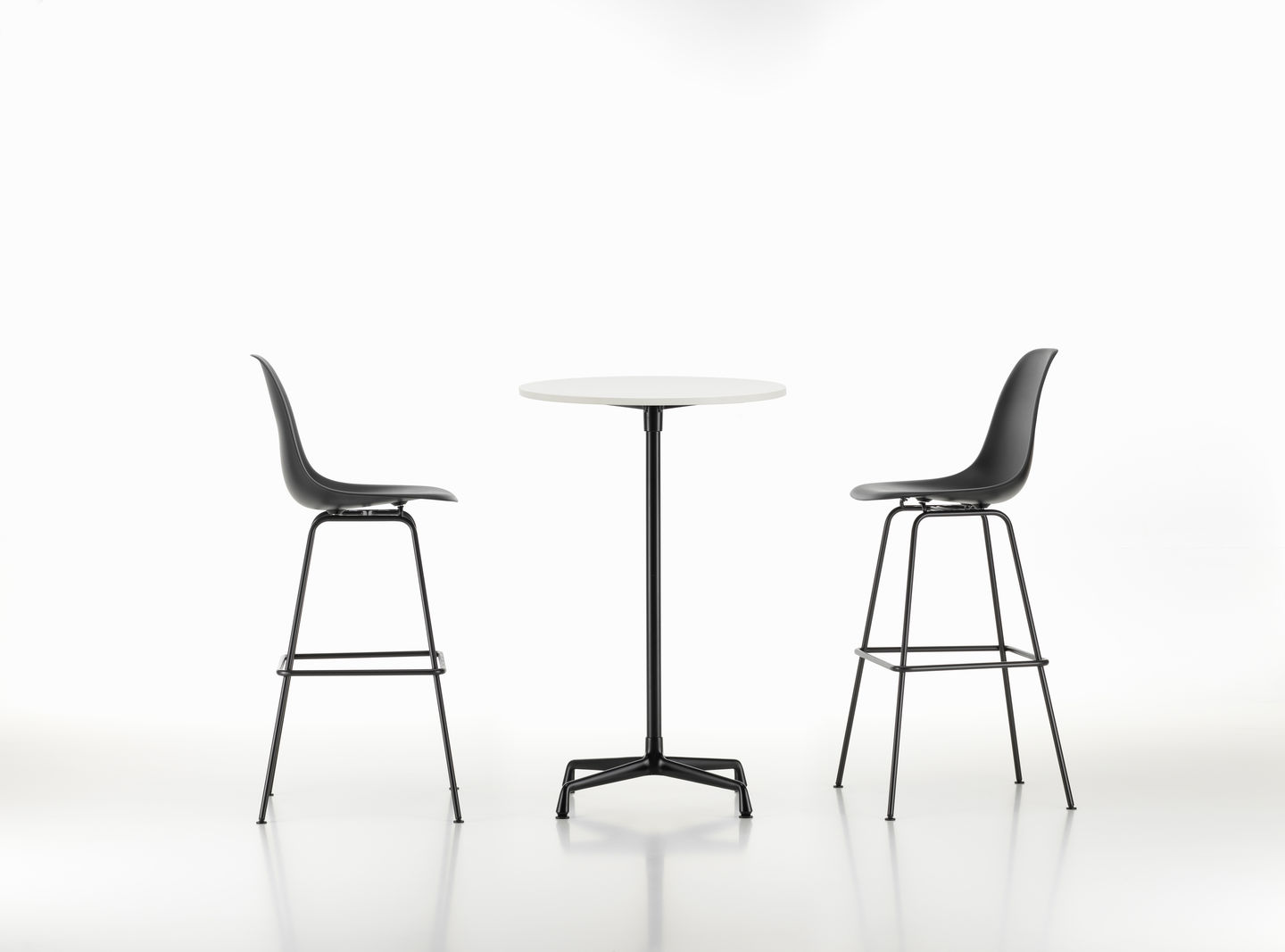 Eames Plastic Bar Stool Tabouret de bar moyen Vitra