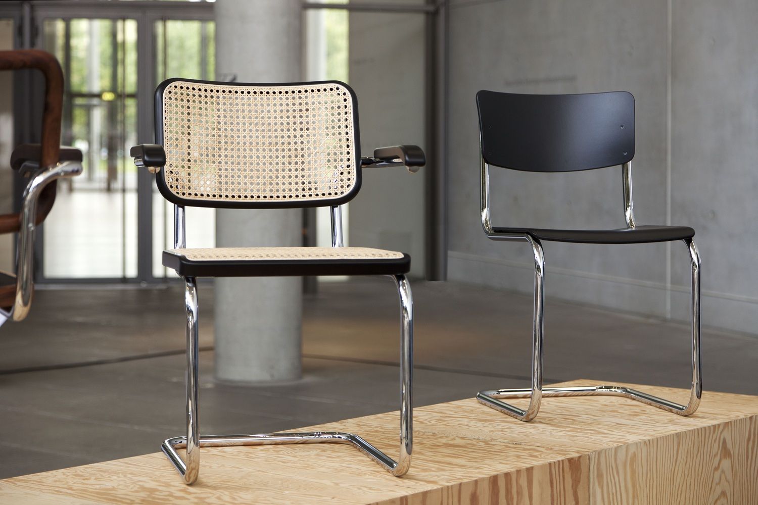 S 43 Classic Steel Tube Cantilever Chair CHROME/BLACK Thonet PREFERRED COMBINATION