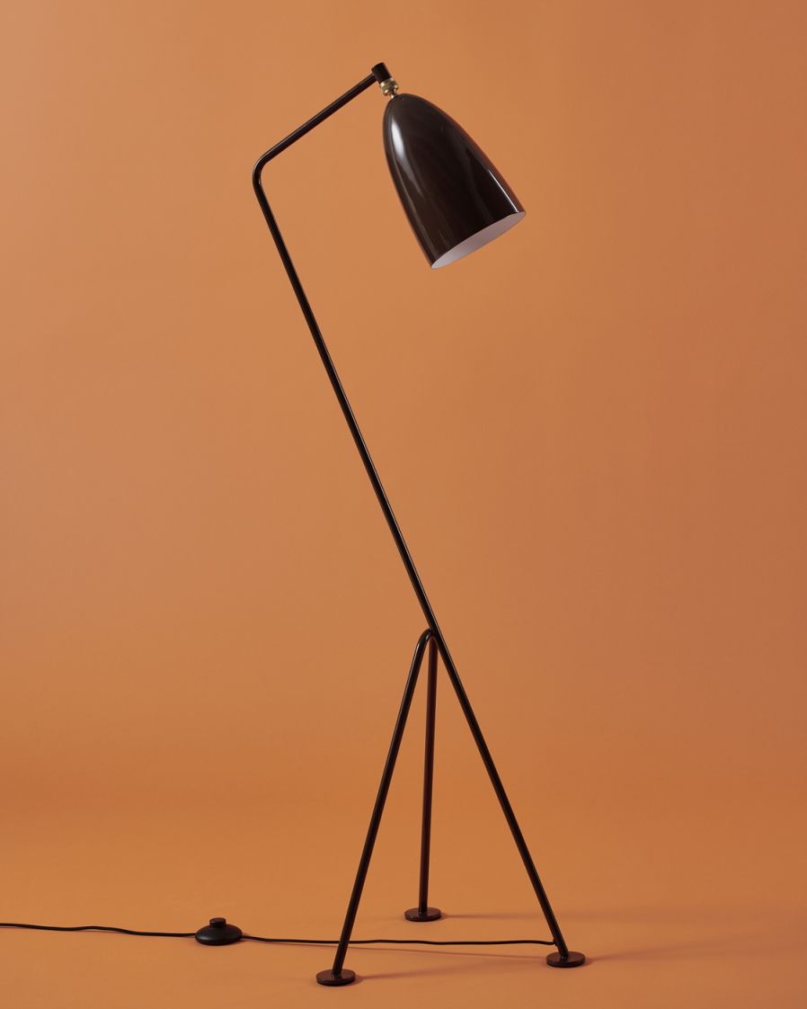 Gräshoppa / Grashoppa lampadaire Marron Noyer Brillant Gubi