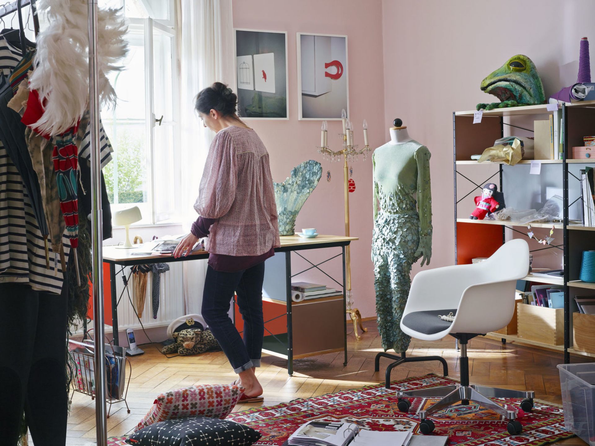 Eames Plastic Arm Chair PACC avec coussin d'assise Vitra