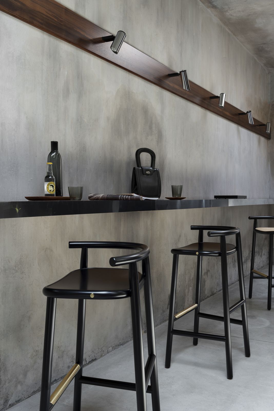 Single Curve Tabouret de bar avec assise en bois stratifié Wiener GTV Design