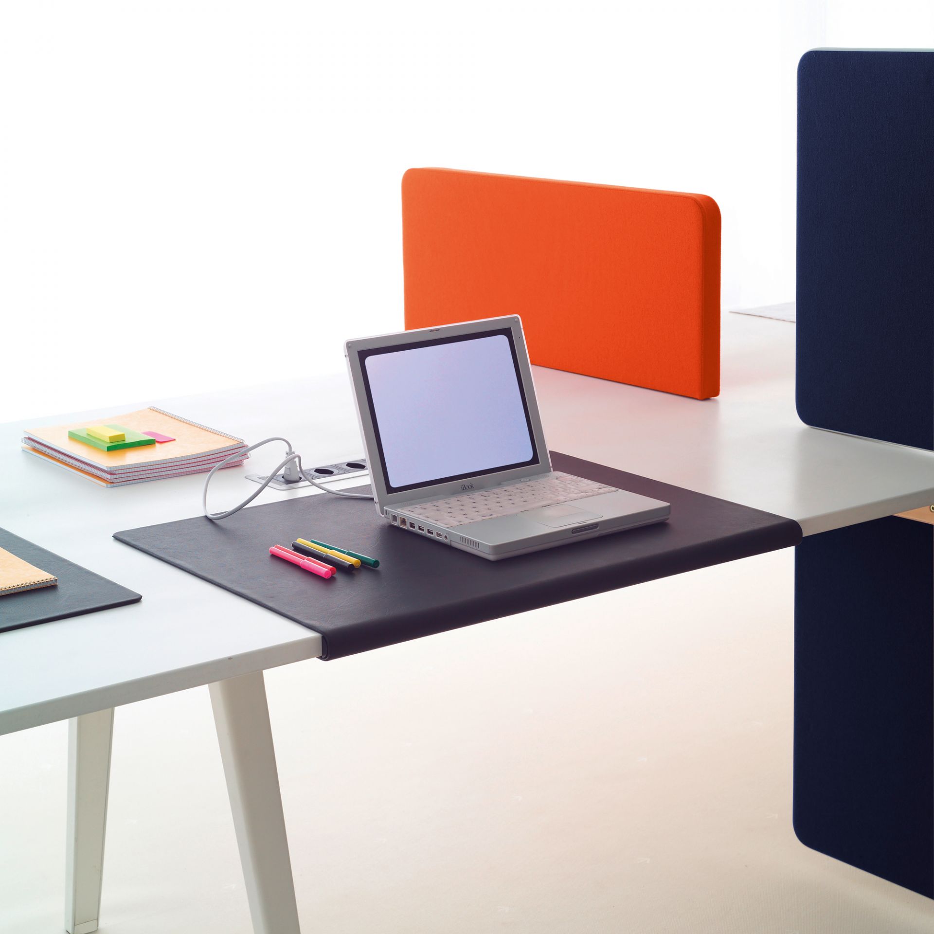 Joyn Tapis de bureau Vitra, basic dark