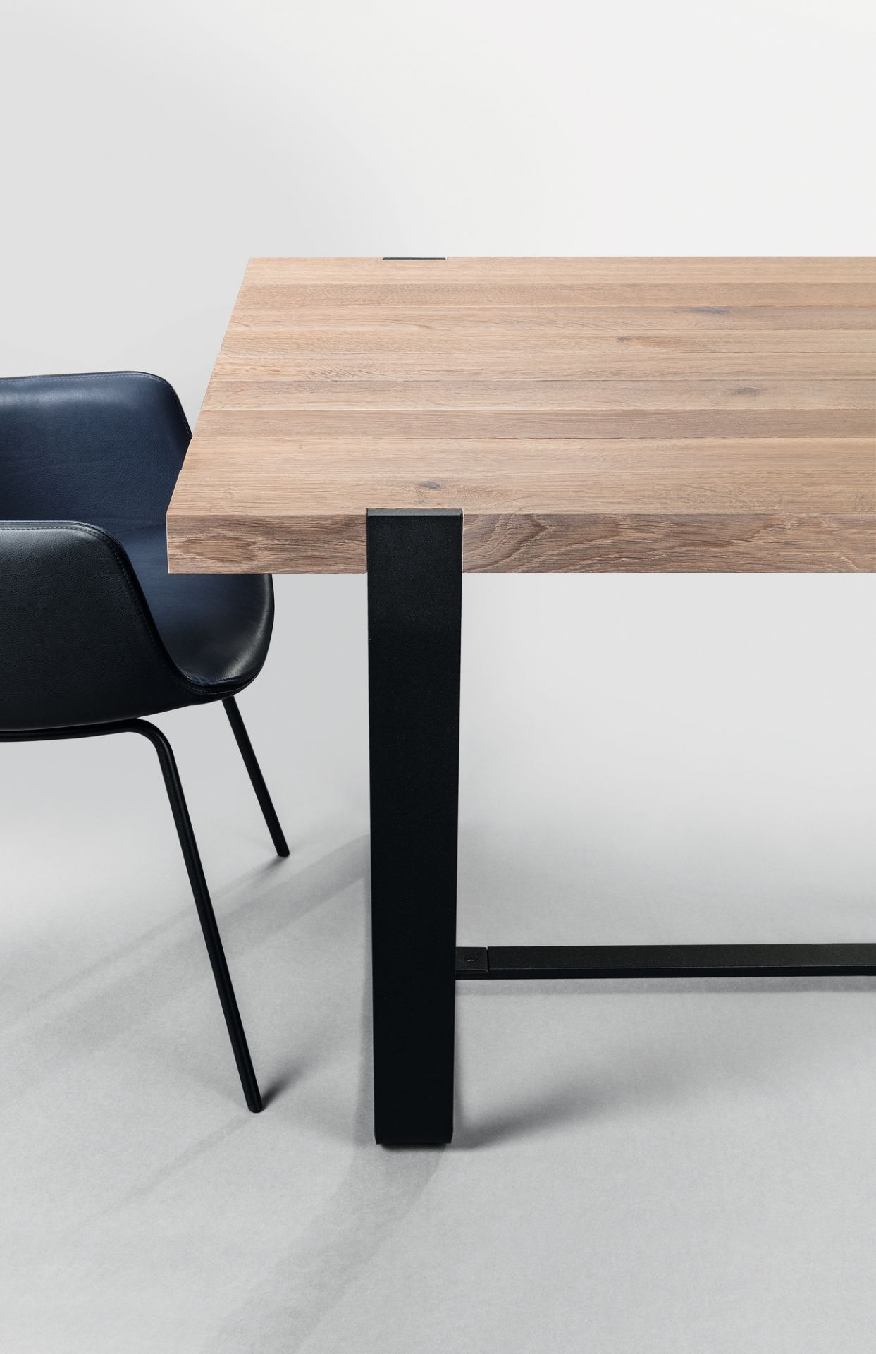 BB 11 Clamp table chêne Janua