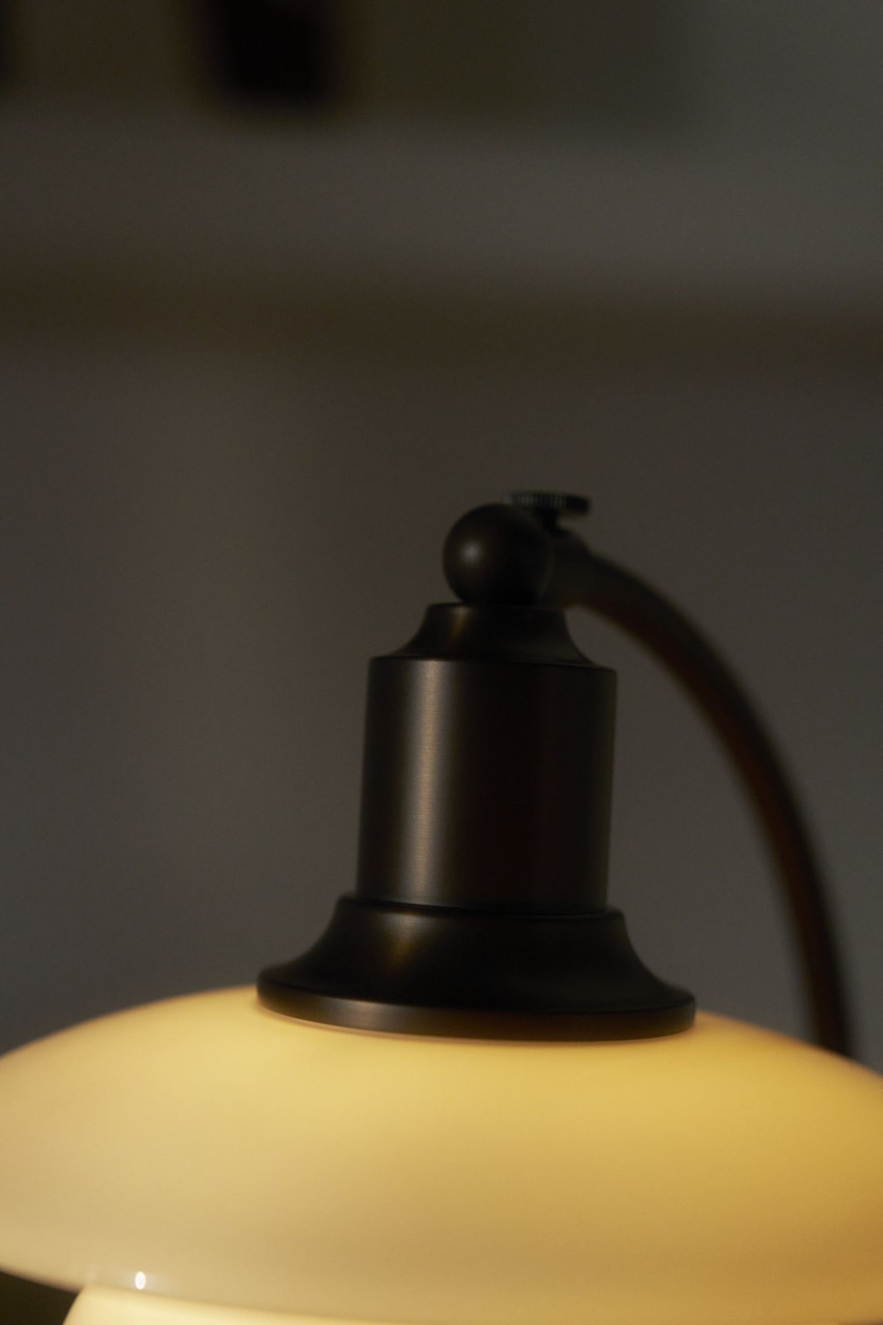 PH 2/2 Luna Aged Brass Opal Lampe de table Louis Poulsen