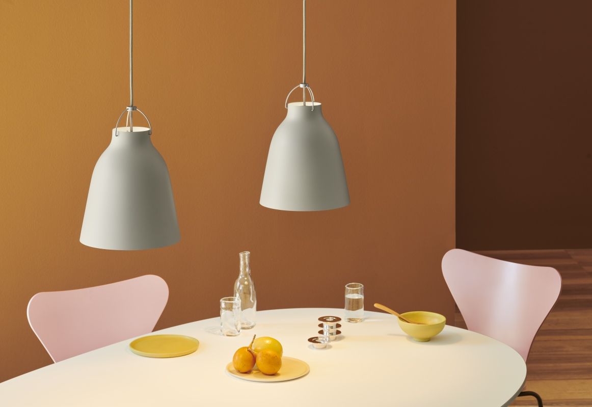 Série de tables Super Elliptique Fritz Hansen