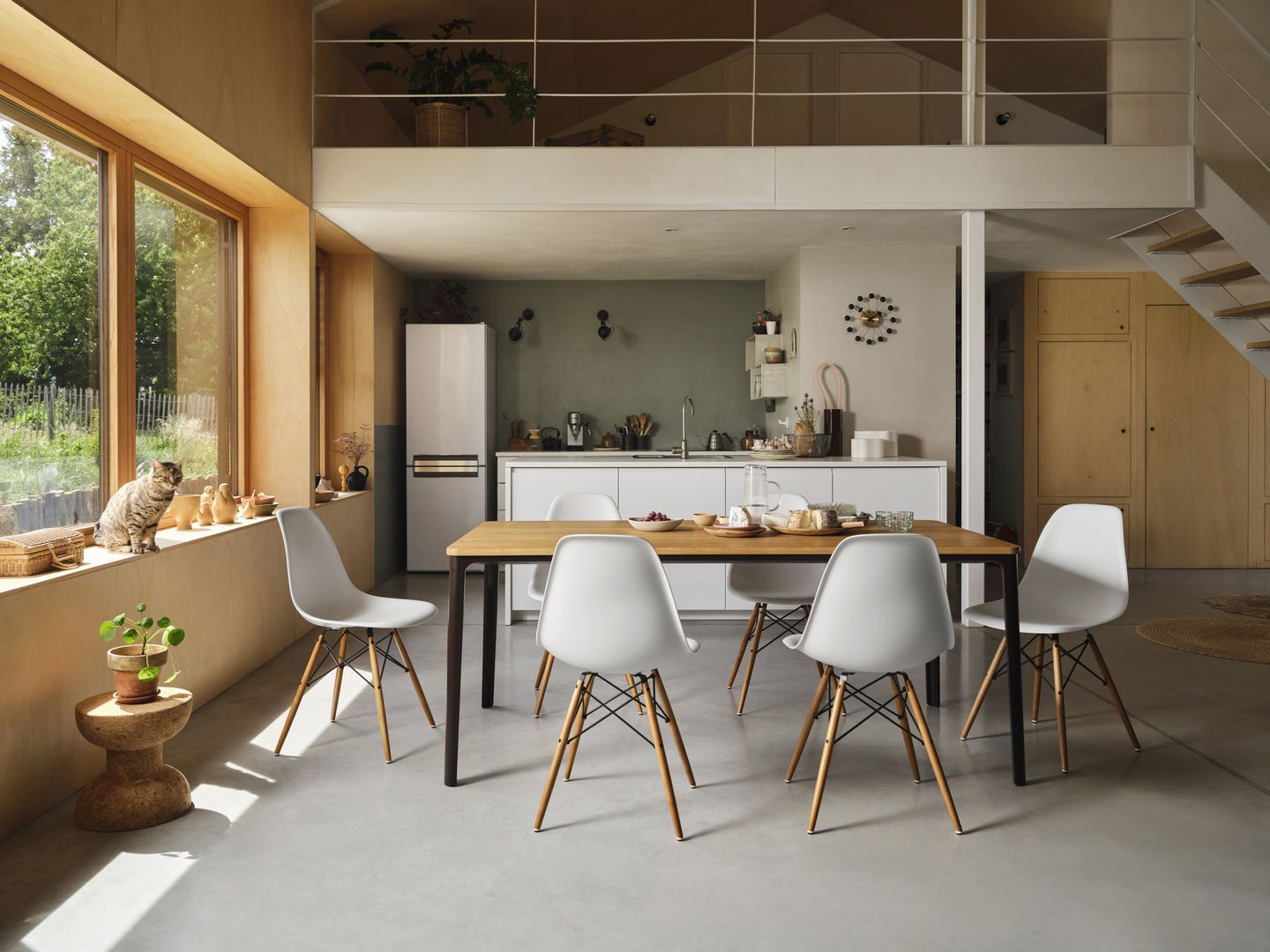 Eames Plastic Side Chair DSW chaise entièrement rembourrée Vitra