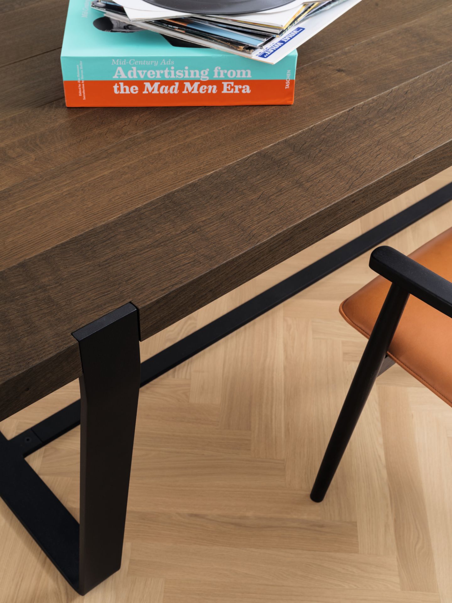 BB 11 Clamp Table Noyer Janua