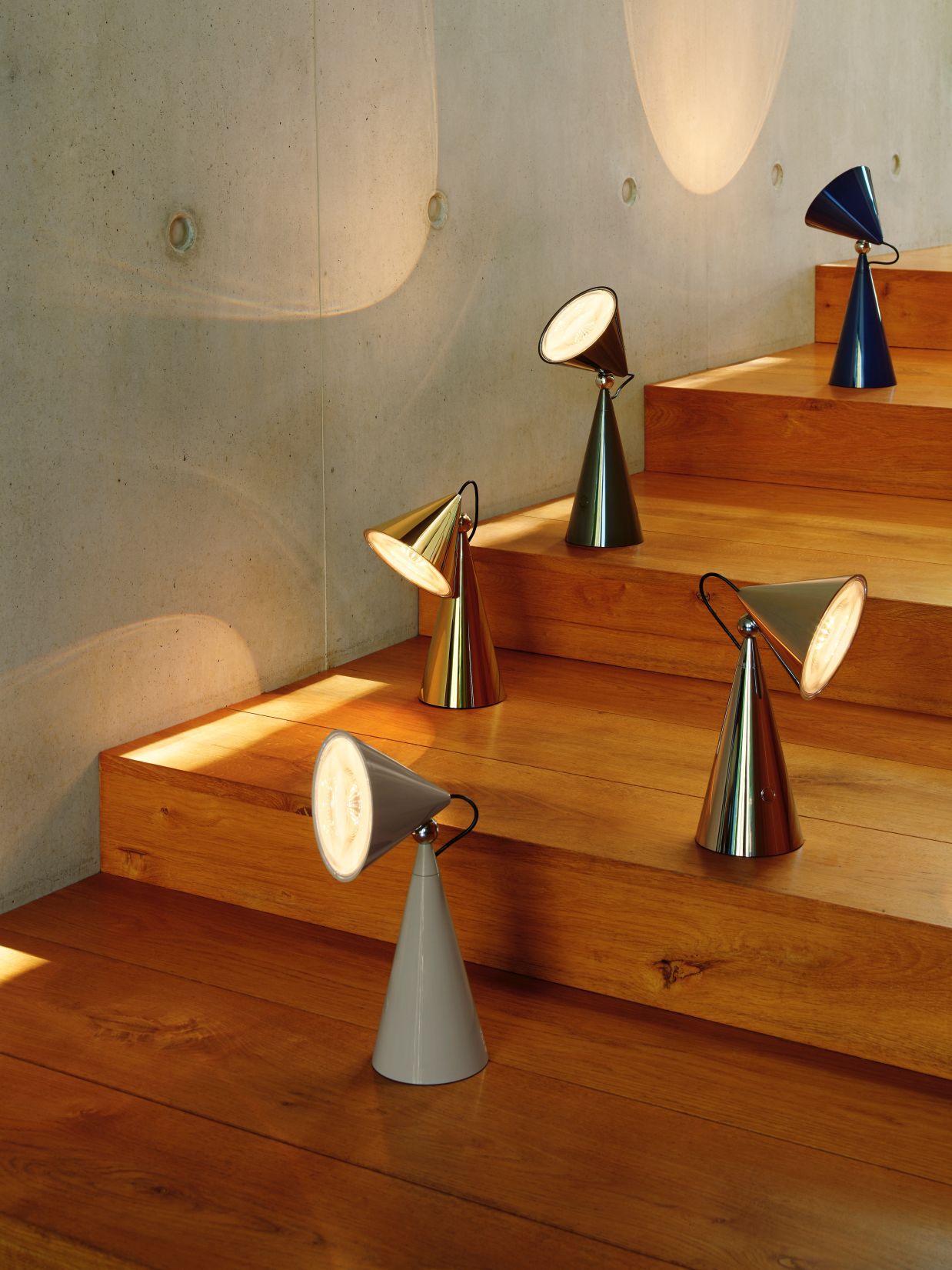 Pose Lampe à batterie LED Lampe de table Putty Tom Dixon