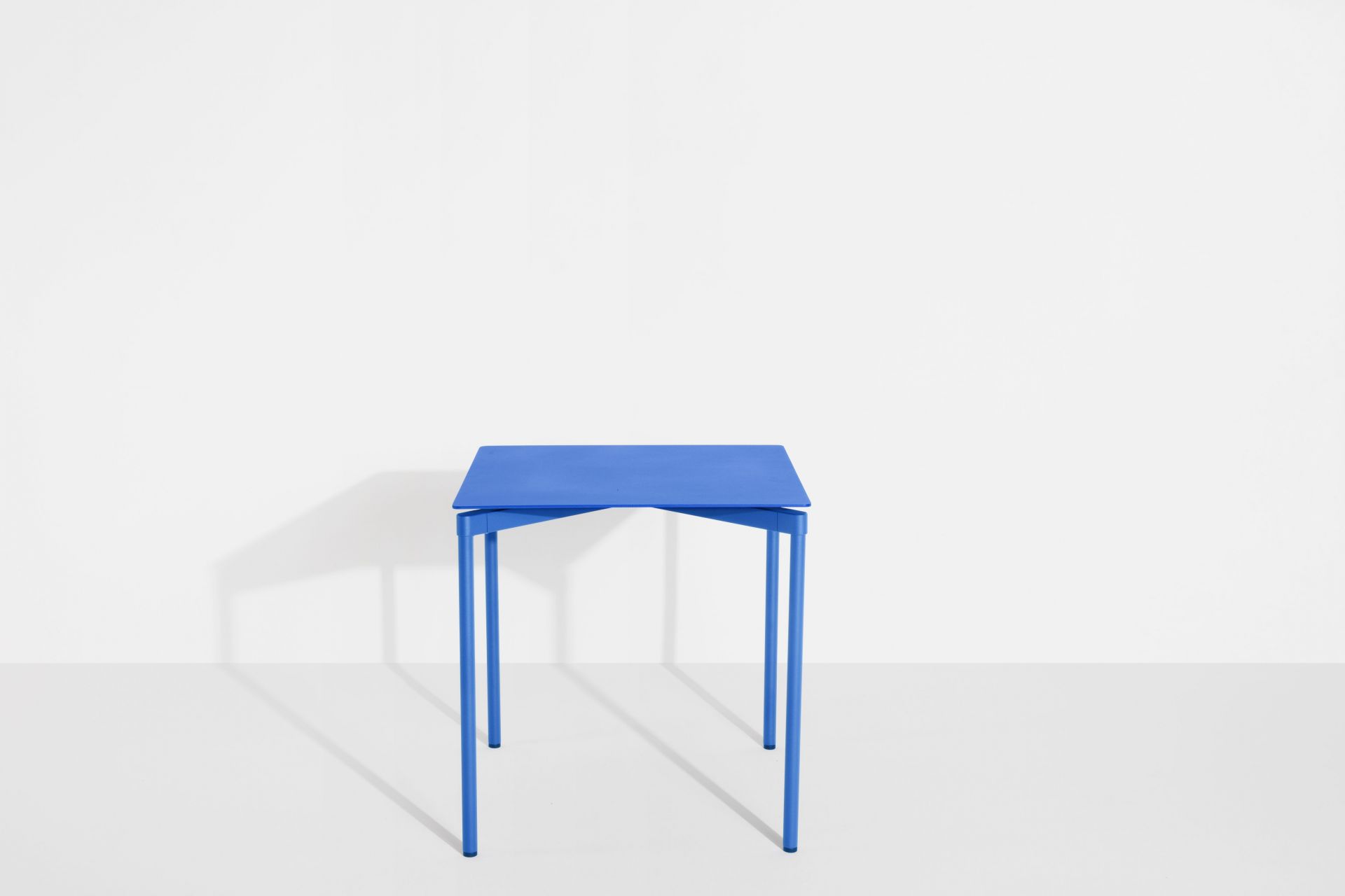 Fromme Dining Table Square Table de salle à manger carrée Petite Friture Bleu Fromme Dining Table Square Table de salle à manger carrée Petite Friture Bleu