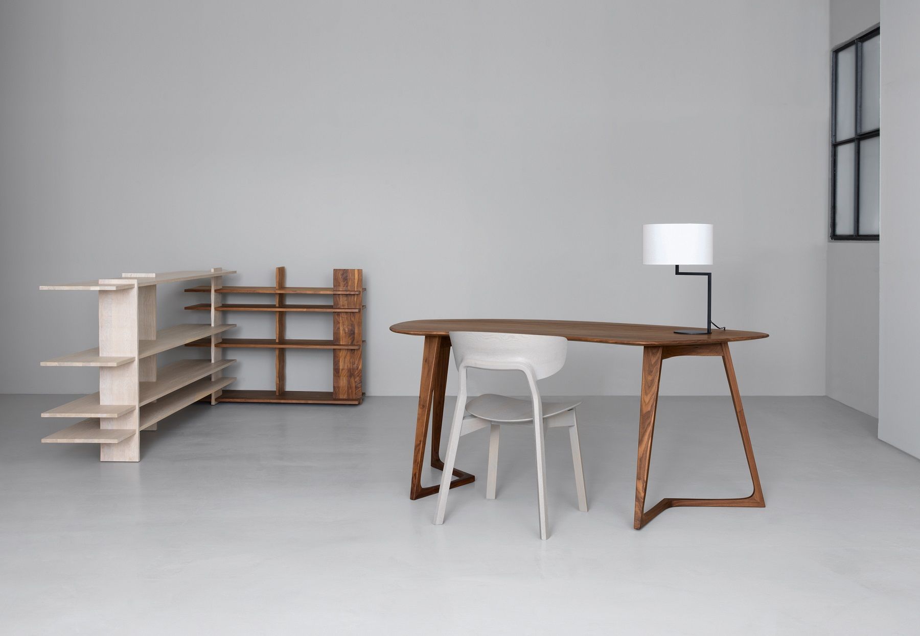 Twist Office table / bureau période