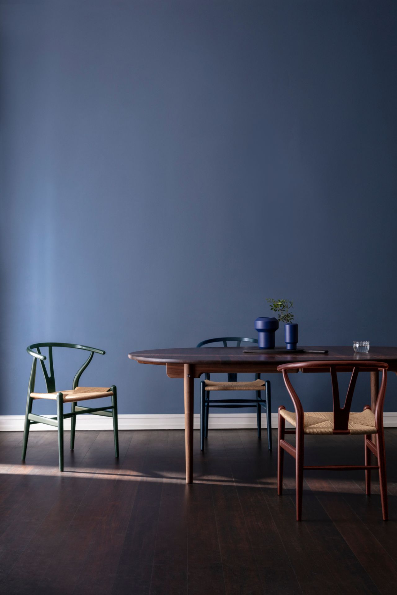 CH24 Wishbone Chair Russet & Blues or Harmony Chaise Carl Hansen & Søn