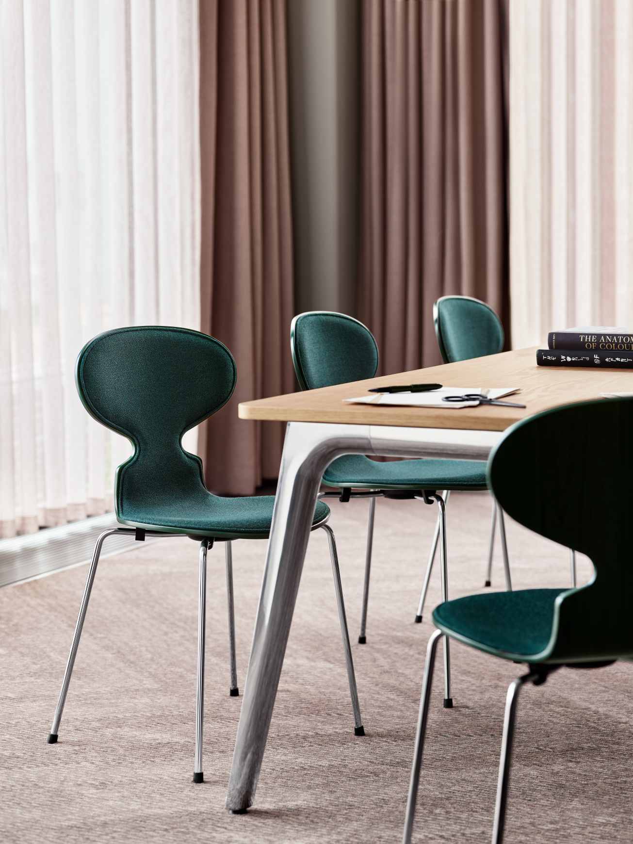 Table Pluralis Fritz Hansen