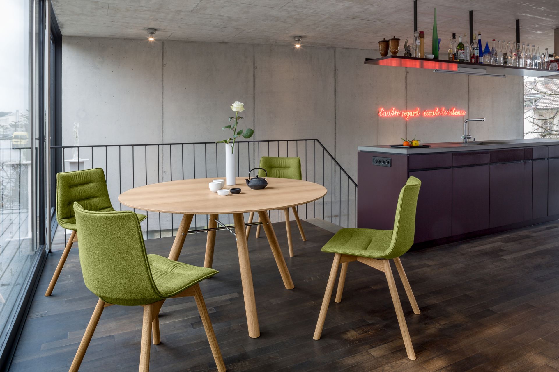 Akio Table ronde Girsberger
