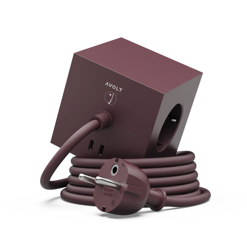 Square 1 - Avolt x Bauhaus Cube de prises avec USB-C édition exclusive Mulberry Red dfp Design