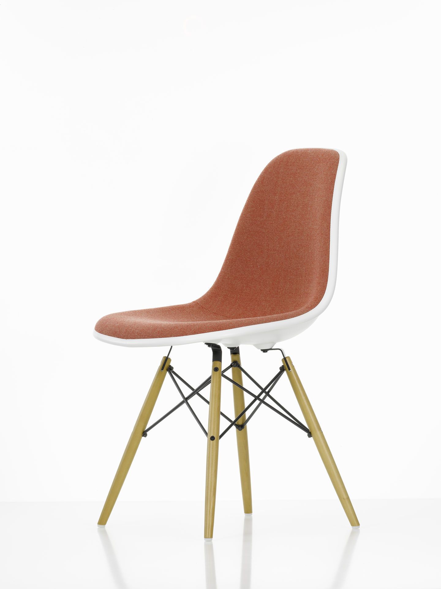 Eames Plastic Side Chair DSW chaise entièrement rembourrée Vitra