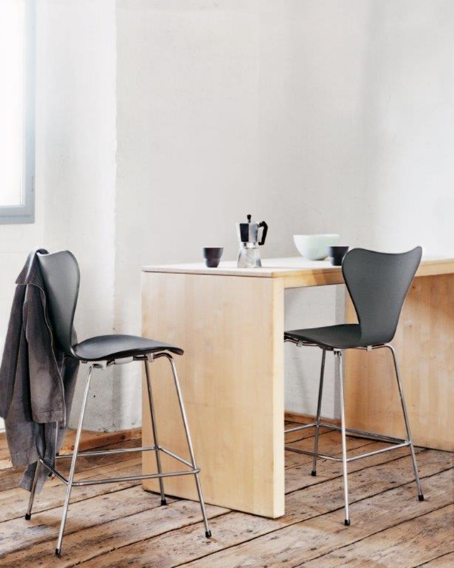 Tabouret de bar à sept places 3197 Frêne noir / cadre chromé Fritz Hansen OFFRE SPECIALE