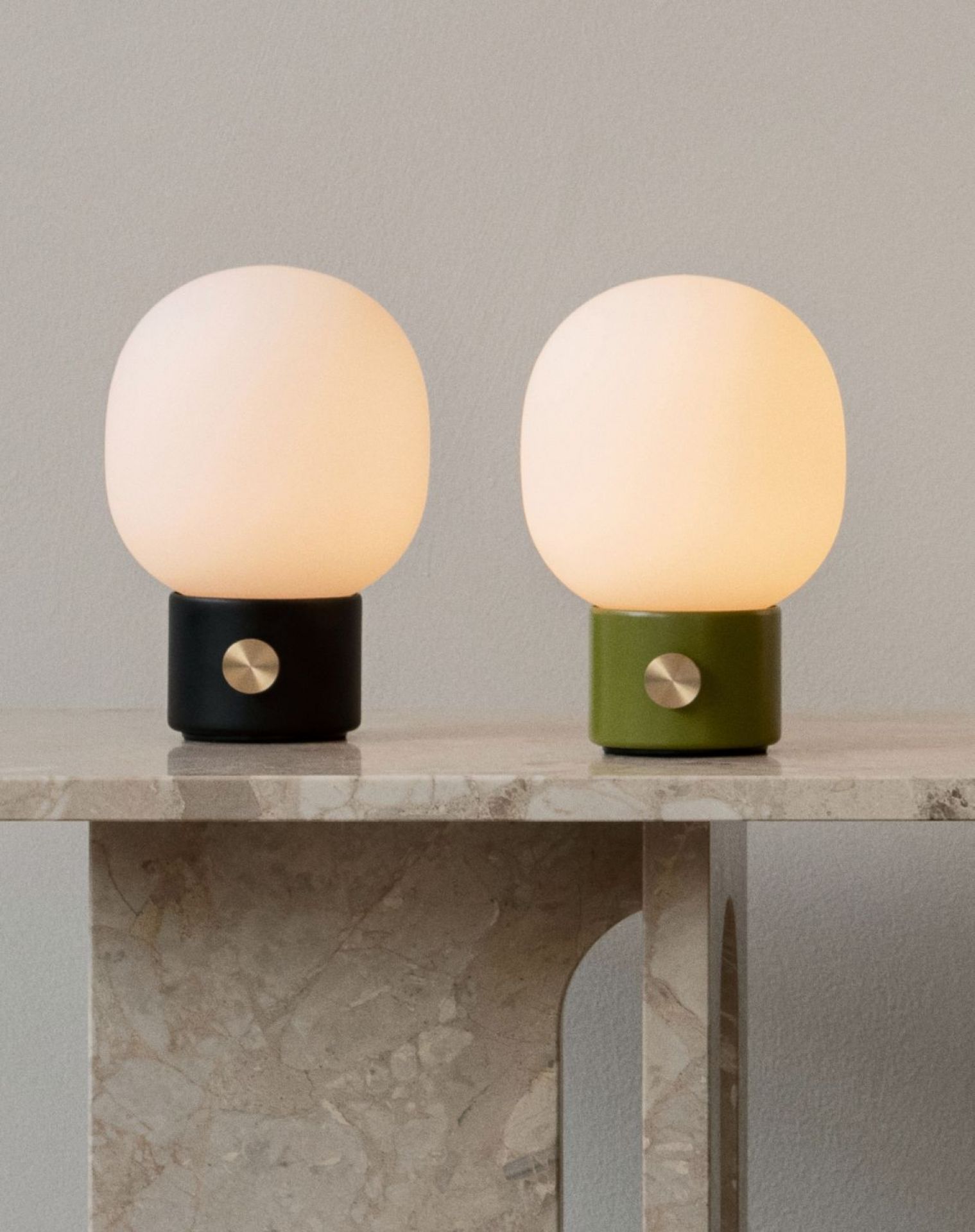 JWDA Lampe de table portable Blanc albâtre Audo