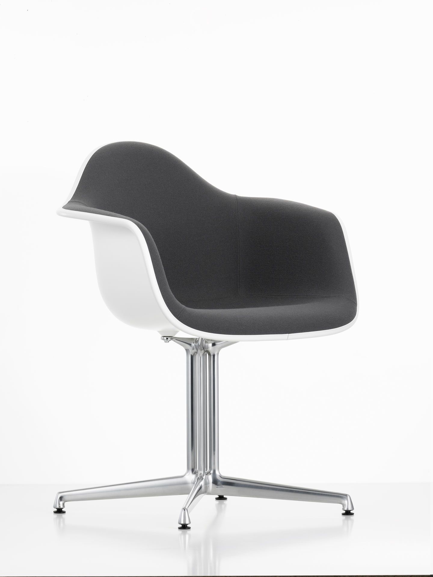 Eames Plastic Arm Chair DAL Chaise entièrement rembourrée Vitra