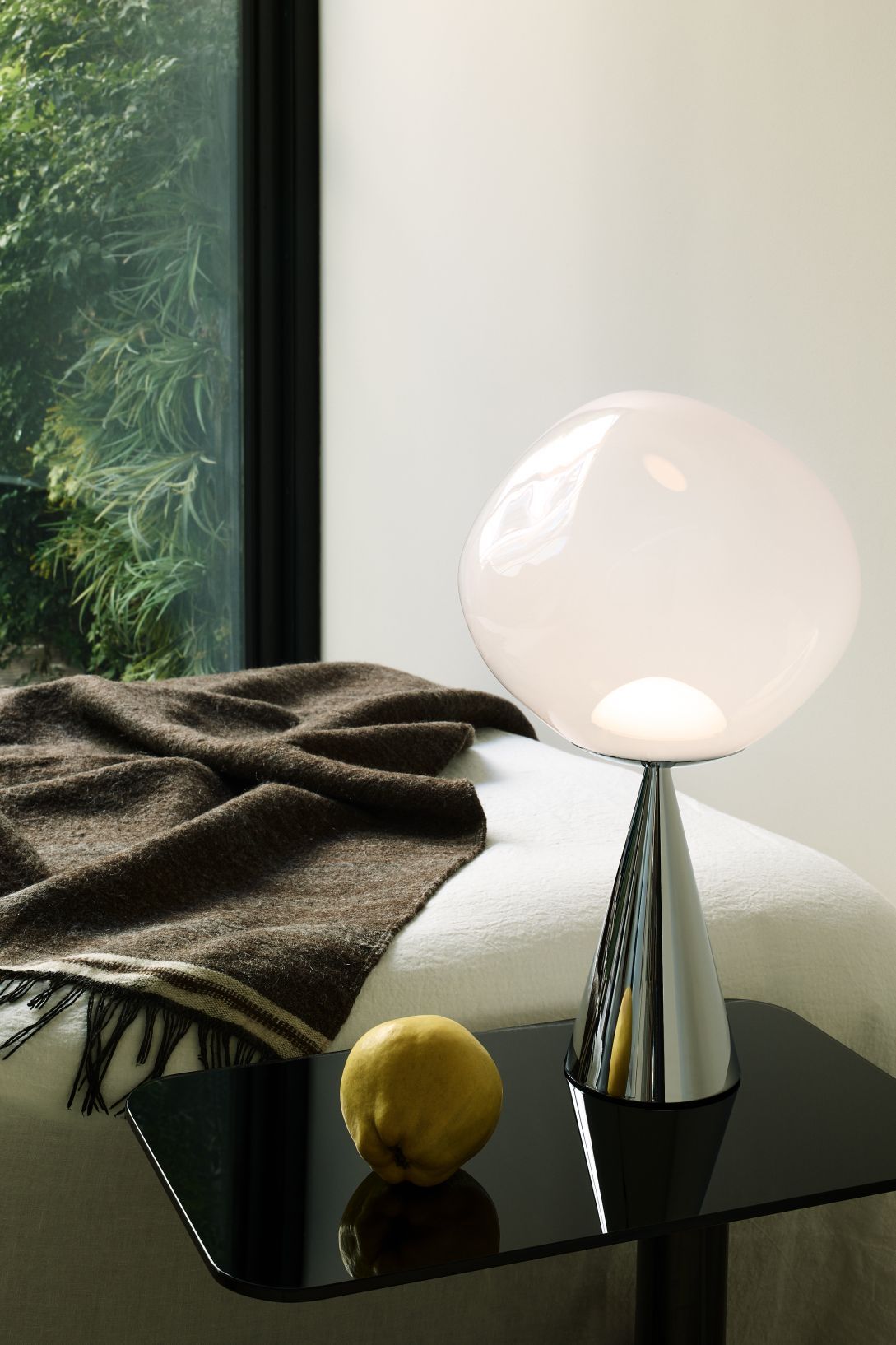 Melt Cone Fat Lampe de table argent - opale Tom Dixon