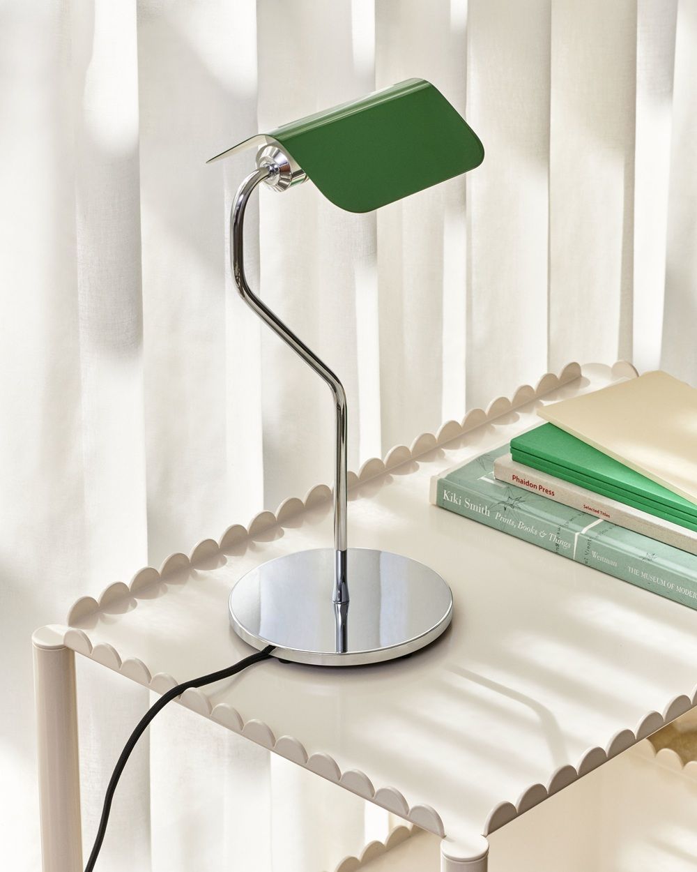Apex Table Lamp Oyster Lampe de table Hay