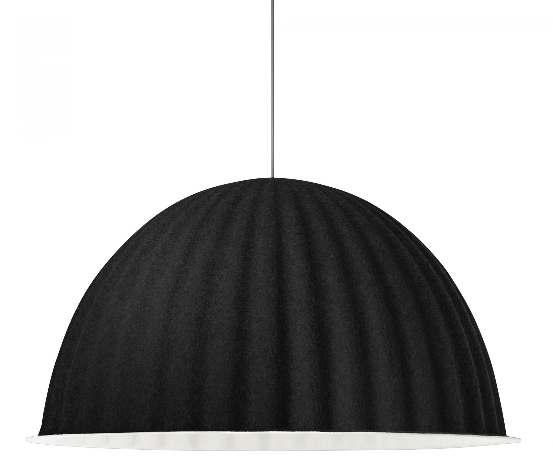 Under The Bell Pendelleuchte Muuto in Schwarz, moderne Hängelampe für Wohnzimmer und Essbereich.