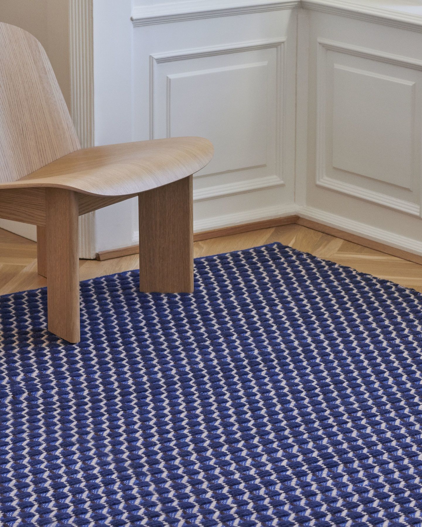 Tapis Channel Rug Blue-white Hay
