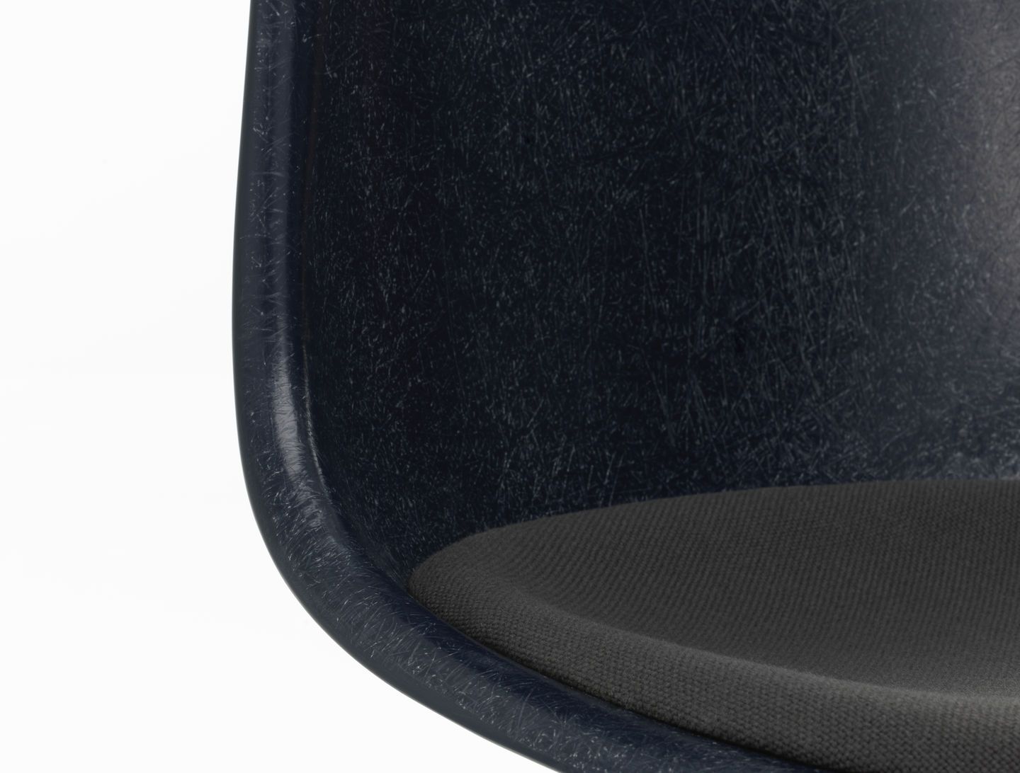 Eames Fiberglass Chair DSR chaise avec coussin d'assise Vitra