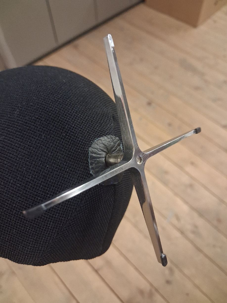 Fauteuil Egg MINIATURE (taille réduite) NOIR Fritz Hansen OBJECTS IMPARFAITS