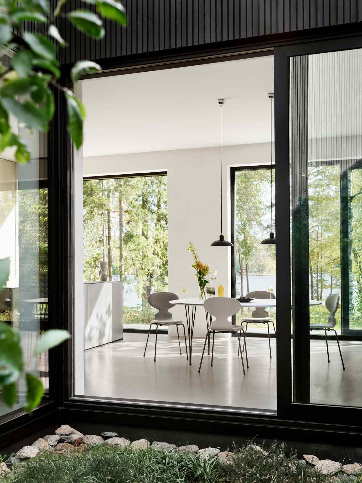 Série de tables Super Elliptique Fritz Hansen