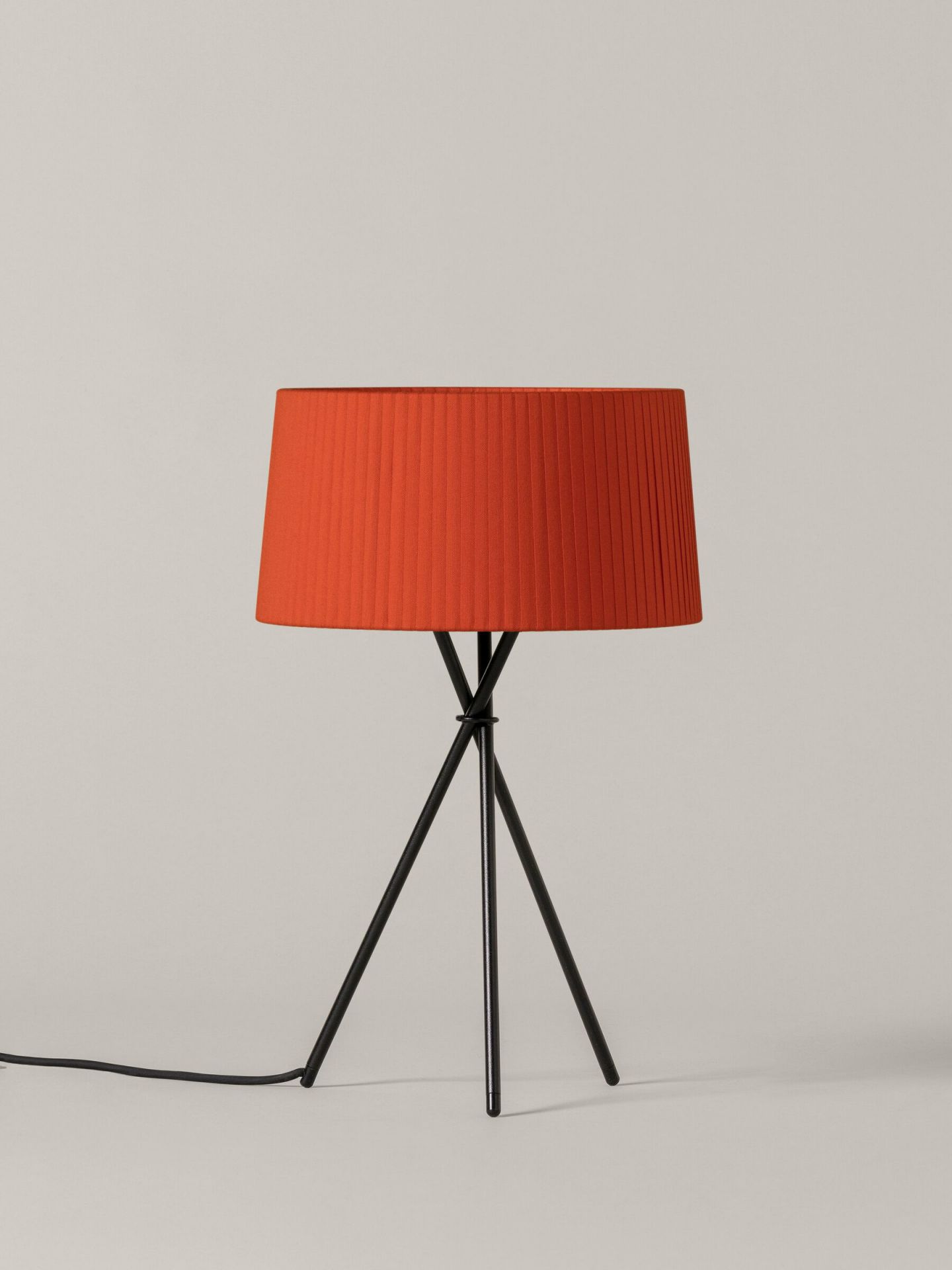 Tripode M3 lampe de table rouge ambre Santa & Cole Tripode M3 lampe de table rouge ambre Santa & Cole