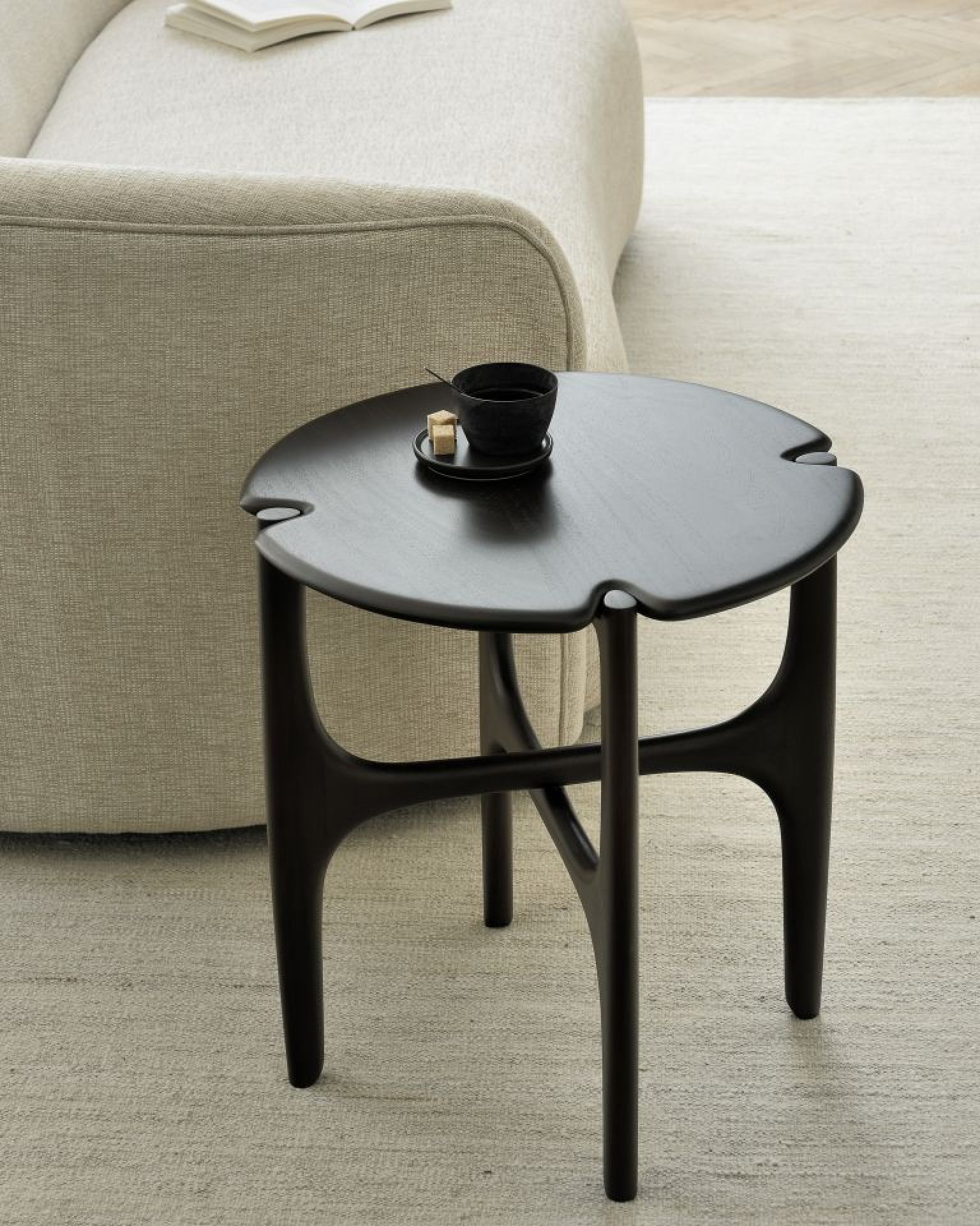 PI Table d'appoint acajou laqué marron foncé Ethnicraft