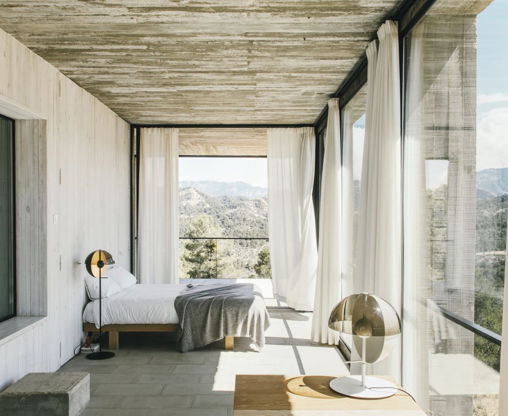 Theia P Lampadaire noir Marset