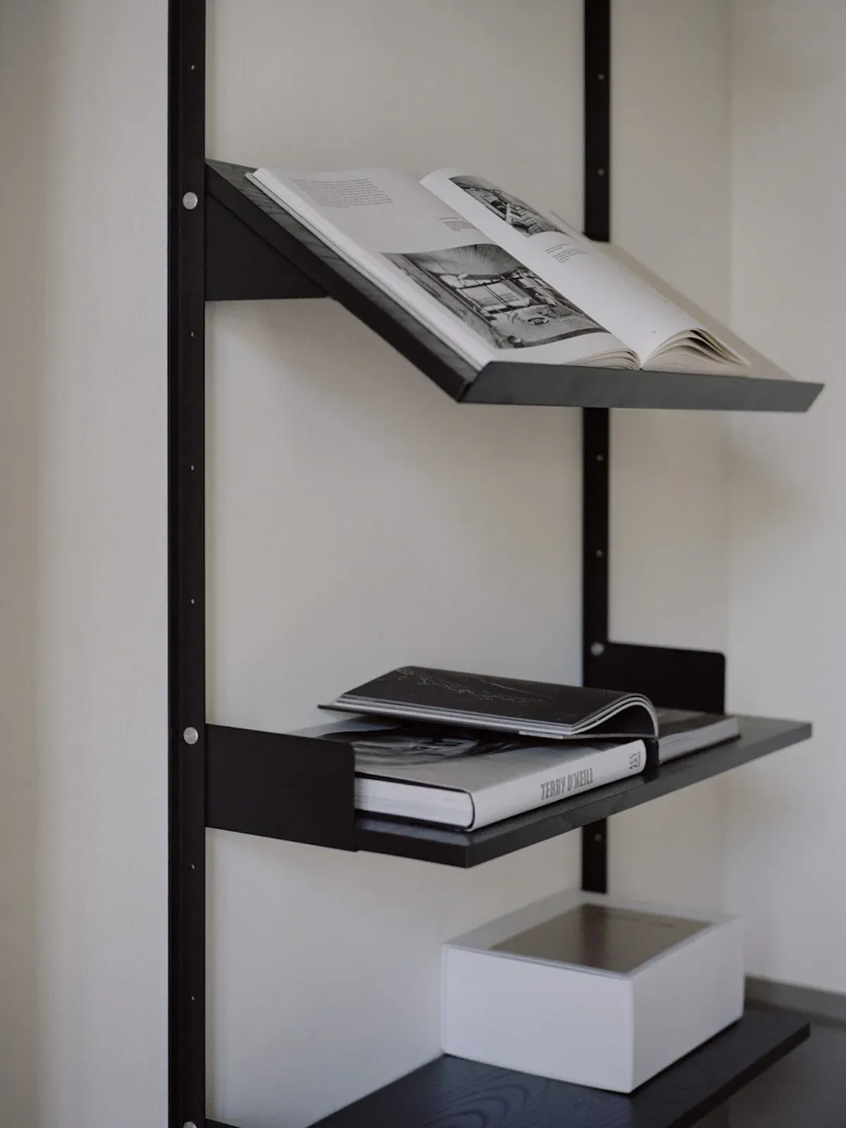 Display 1900 Étagère murale Blanc New Works OFFRE SPECIALE