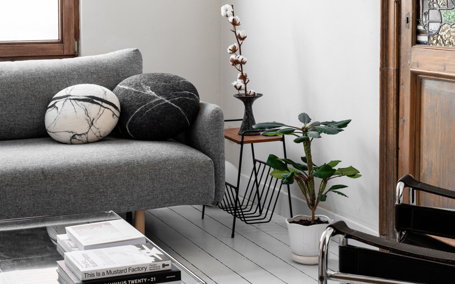 Stone Pillow Coussin en feutrine gris fonce Fivetimesone OFFRE SPECIALE