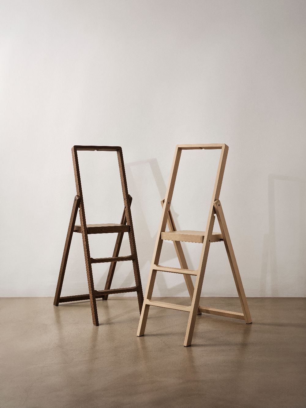 Step Ladder Escabeau chêne foncé Design House Stockholm