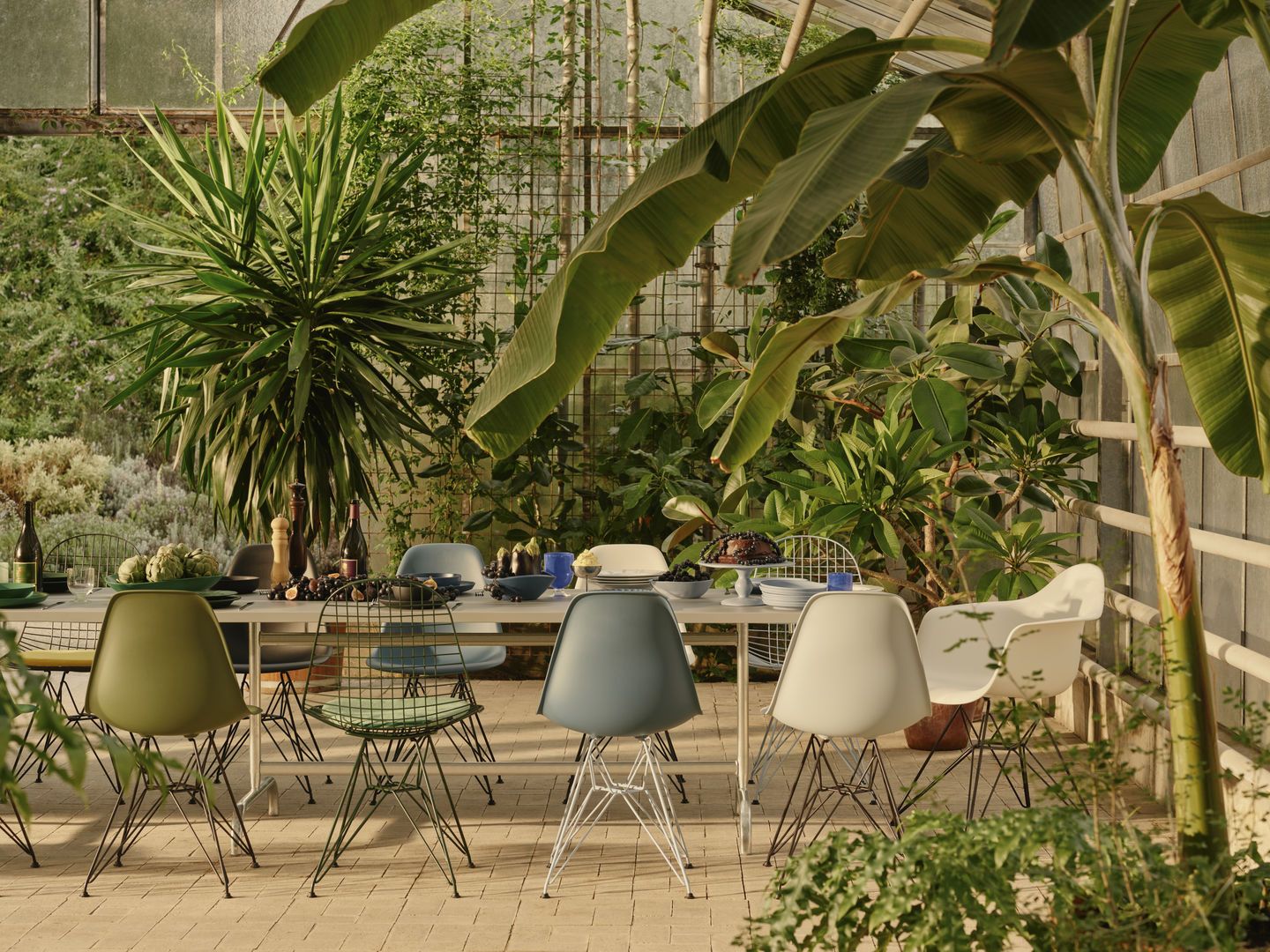 Eames Plastic Side Chair DSR chaise Vitra