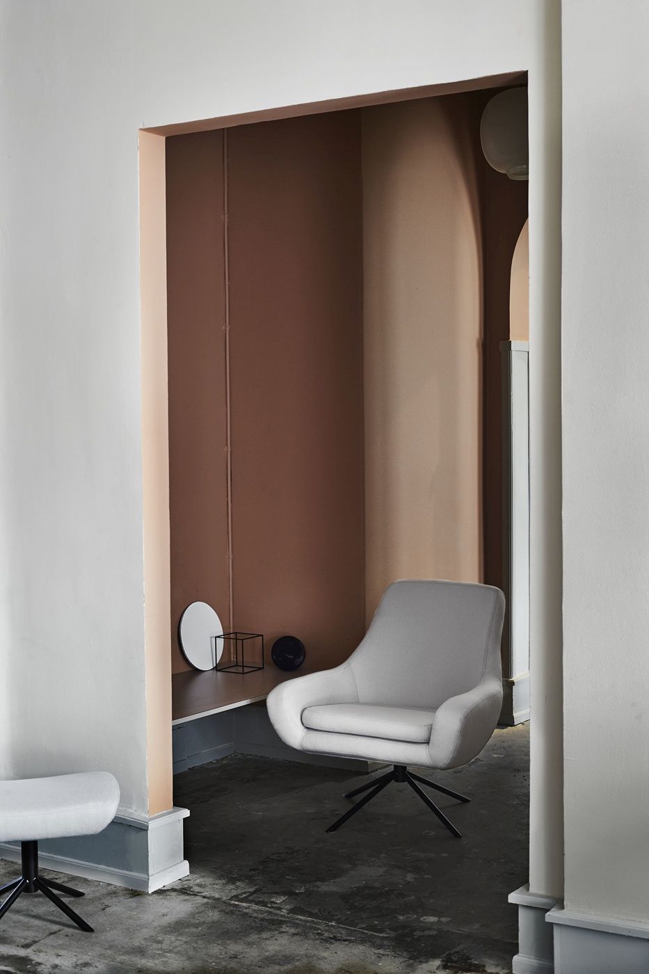 NOOMI Swivel Lounge Chair Chaise pivotante Softline